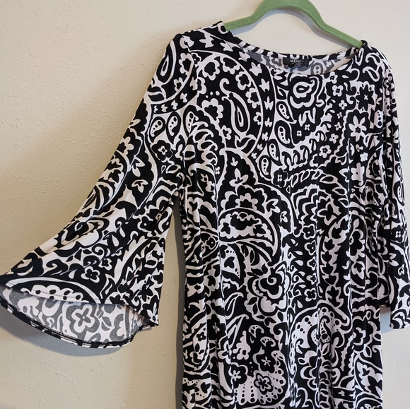 Alfani Black & White Bell Sleeve Tunic Classy - Picture 2 of 5